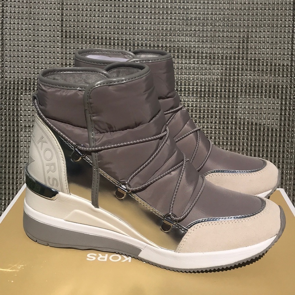 Michael Kors Lula Booties pearl grey
